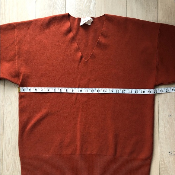 Aritzia Wilfred Free Oversized V Neck Pullover in Burnt Orange Size 2 - Picture 4 of 11